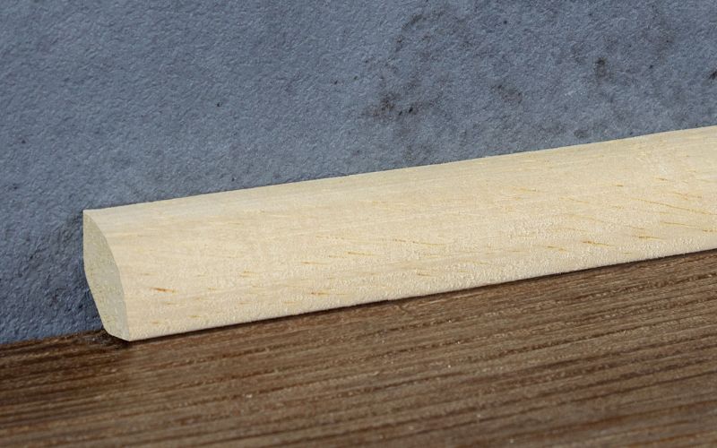 Viertelstableisten für saubere Übergänge: klassische Holzleiste in natürlicher Optik, ideal zum Abdecken von Boden- und Wandabschlüssen für ein harmonisches Gesamtbild