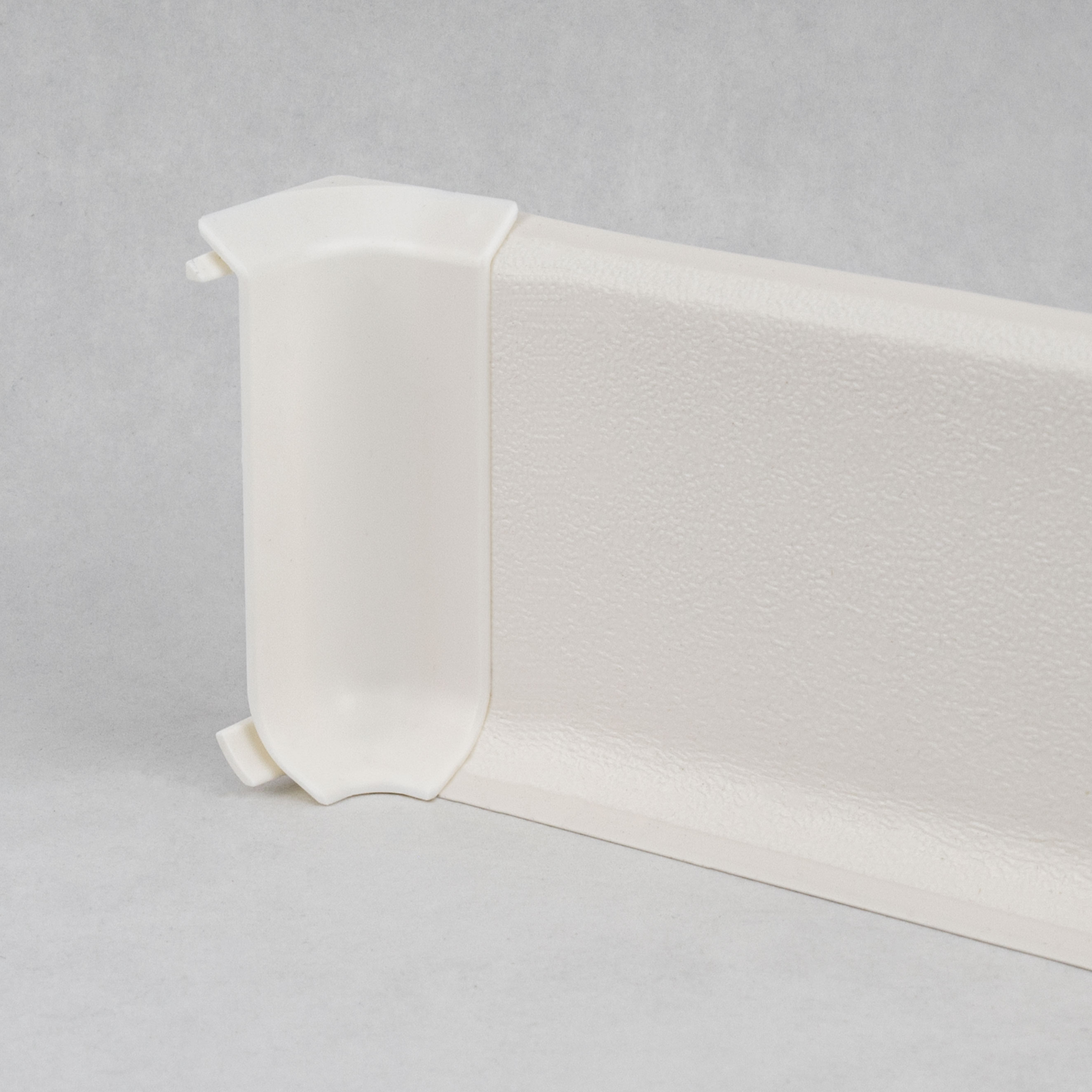 Innenecke für Sockelleiste "Rimini" aus PVC Hartschaum Weiß Kunststoff 12.8 x 60 mm by PROVISTON