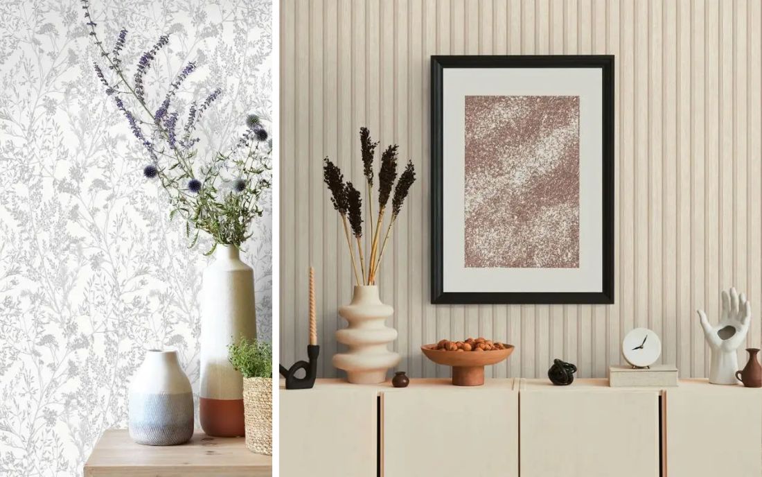Skandinavische Tapeten: links helle Vliestapete mit feinem, floralen Muster in Grau, die Natürlichkeit und Leichtigkeit vermittelt, rechts minimalistische Tapete mit dezentem Streifendekor, kombiniert mit moderner Deko – ideal für den skandinavischen Einrichtungsstil. 