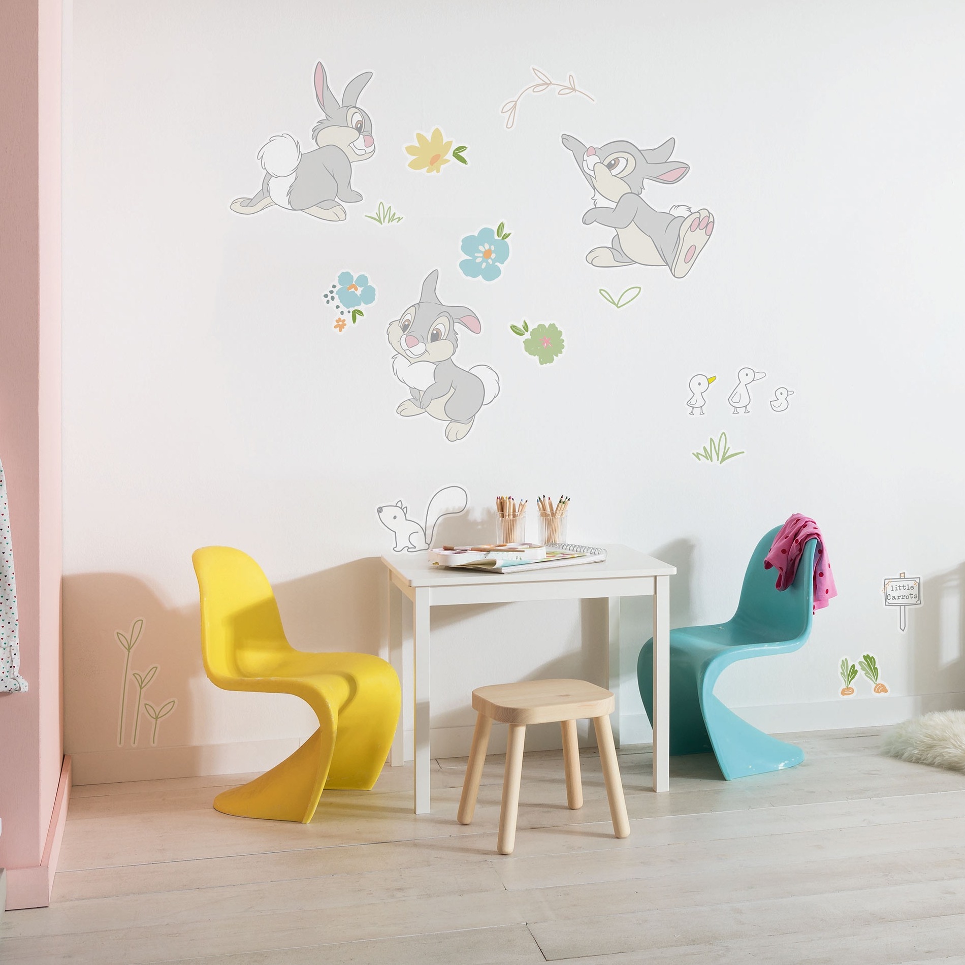 Komar Disney Thumper Growing Carrots 70 x 50 cm Wandsticker Folie Selbstklebend Löwe Simba Baby