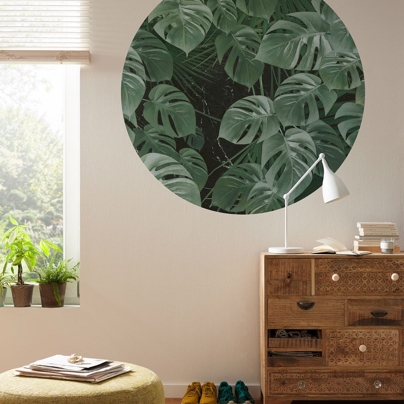 Komar Fototapete Disney Dot Novel Monstera 125 x 125 cm Vlies Selbstklebend Blumen Blätter Floral