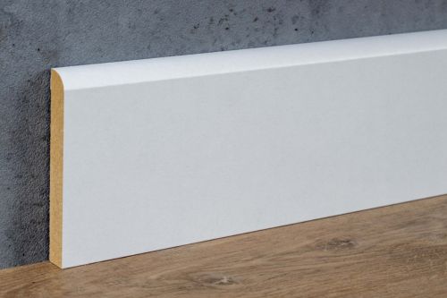 Schlichte MDF Sockelleiste in Weiß