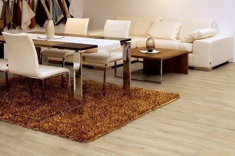 bodenbelag_hellbraun_vinylboden_hell