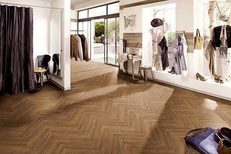 vinylboden_kleben_klebemontage_bodenbelag